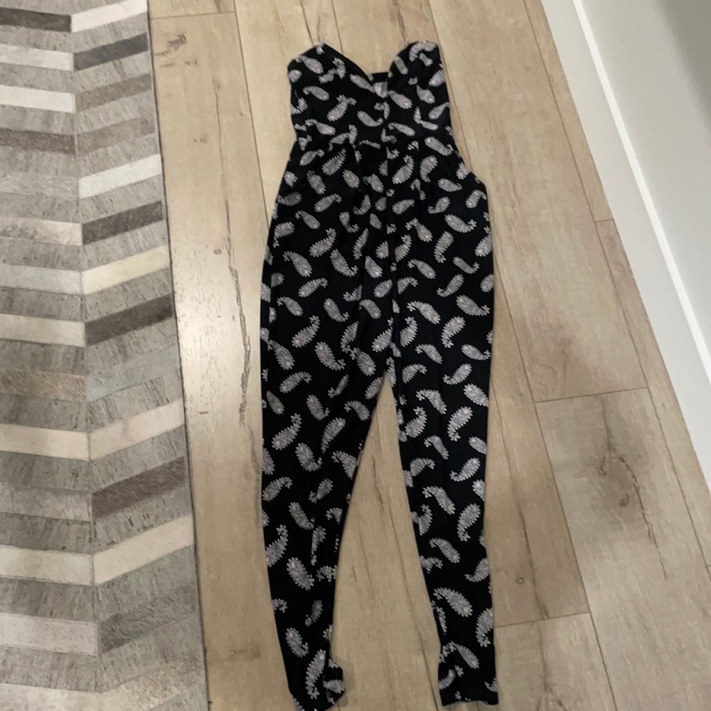 UK2LA black and white jumpsuit. Size small.